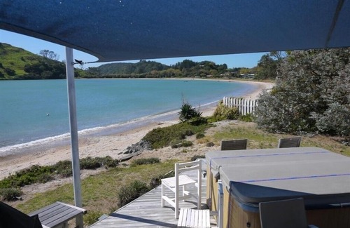 Pataua House | Paradise in Pataua, beach front bach with it all !