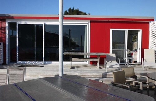 Pataua House | Paradise in Pataua, beach front bach with it all !