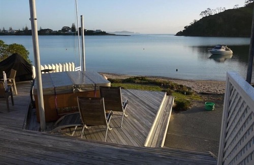 Pataua House | Paradise in Pataua, beach front bach with it all !