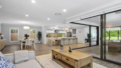 Pearl Beach House | Paradise in Pearl-walk to beach, ducted air