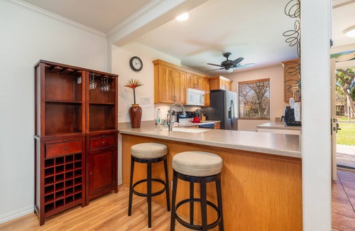 Downtown Lahaina House | Paradise in Puamana just steps to the Pacific Ocean 4 king beds