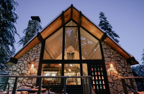 Blue Jay Cabin | Paradise in the Pines! Cozy 5-bedroom cabin w/private hot tub, fire pit & more