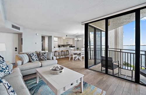 St. Petersburg Condo | Paradise Island - 5 min from the beach! La Puerta Isla Del Sol 2BR/2BA