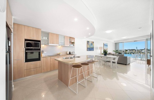 Minyama Apartment | Paradise on the Water - Luxury Minyama Apartment
