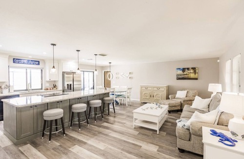 Caloosahatchee House | Paradise on Everest: 3 Bedroom Waterfront Heated Pool Home. Minutes to the Gulf