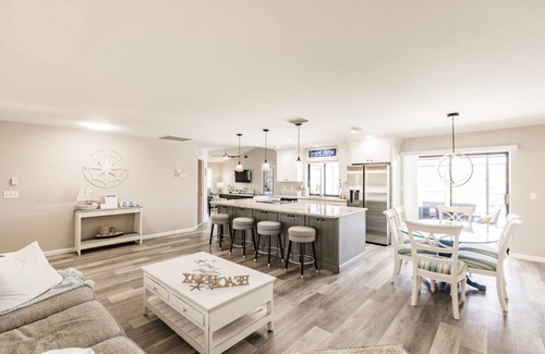 Caloosahatchee House | Paradise on Everest: 3 Bedroom Waterfront Heated Pool Home. Minutes to the Gulf