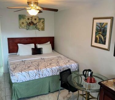 West End Hotel | Paradise On The Rocks Hotel