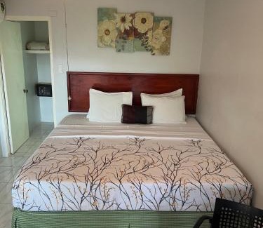 West End Hotel | Paradise On The Rocks Hotel