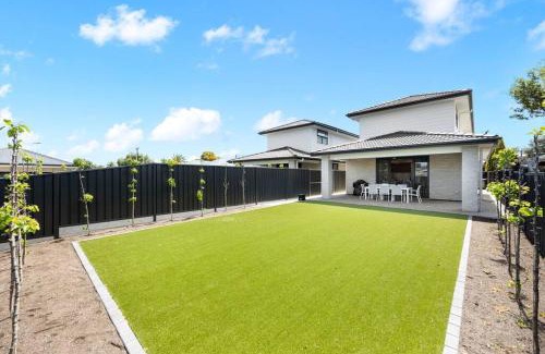Aldinga Beach House | Paradise Palms 4BR Coastal Escape
