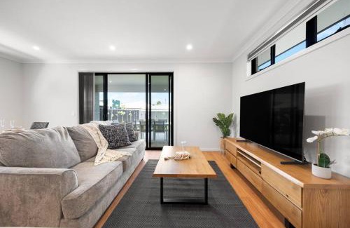 Aldinga Beach House | Paradise Palms 4BR Coastal Escape