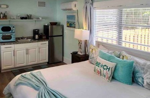 Altamont Manor Condo | Paradise Palms Studio Historic Downtown Fort Myers