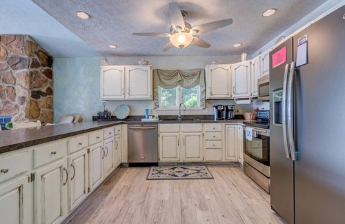 Moneta House | Paradise - Pet-Friendly/Private Pool/Firepit/Sunset Views