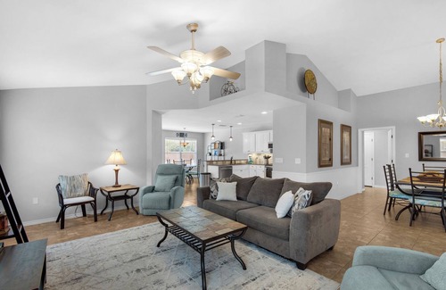 Fort Walton Beach - Destin House | Paradise Reef Private Pool! Walk to the Beach! Sleeps 10! Jacuzzi! Pet Friendly!