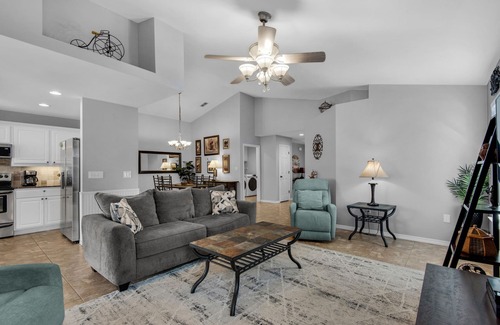 Fort Walton Beach - Destin House | Paradise Reef Private Pool! Walk to the Beach! Sleeps 10! Jacuzzi! Pet Friendly!