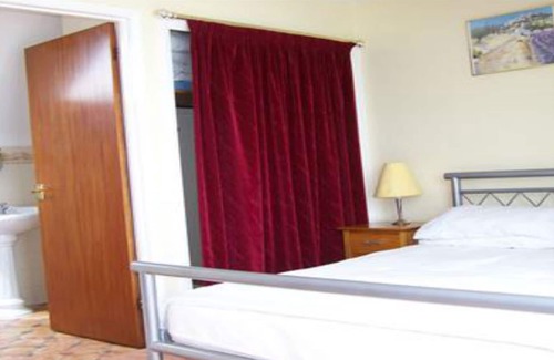 Weymouth Cottage | PARADISE VILLA BEACH BUNGALOW OVERLOOKS BEACH AND BEAUTIFUL WEYMOUTH BAY