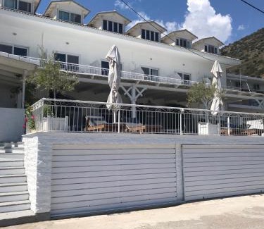 Sarakiniko House | Paradisos