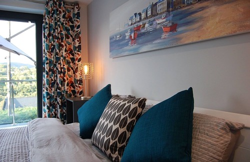 Dolgellau House | Paradwys A Stunning 5* Holiday Home With Hot Tub and Fire Pit