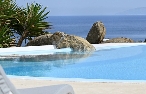 Platis Gialos Villa | Paraga Scorpios Villa 2 7mins walk to beach by Calypso Sunset Villas