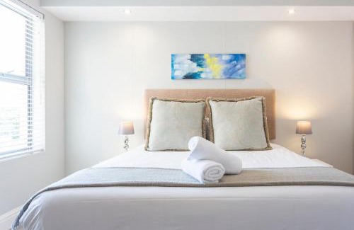 Observatory Apartment | Paragon LUXE Modern Rooftop Pool