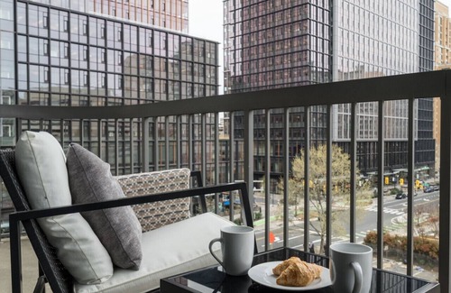 Crystal City Apartment | Paramount Sleeps 8 Near Metro