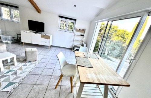 Saint-Martin-de-Londres Apartment | Parenthèse du Pic Appartement Climatisé 1 à 6p MEUBLE DE TOURISME 2 ETOILES