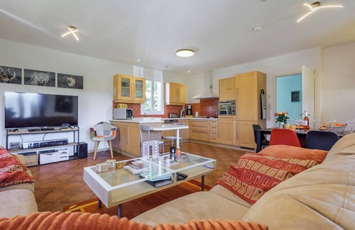 Payrignac House | Parignac, holiday home for 8 persons with enclosed garden and heated pool