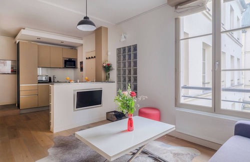 Arsenal Apartment | Paris Marais Bouquet Residence