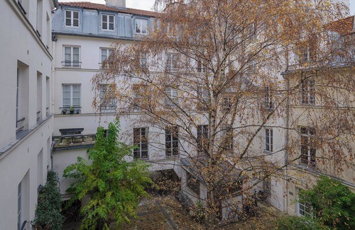Arsenal Apartment | Paris Marais Bouquet Residence