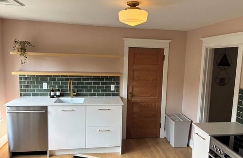 Irvington Apartment | Parisian 1-bedroom apartment in the heart of NE Portland/ Historic Irvington