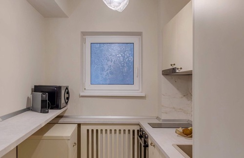 Bucharest City-Centre Apartment | Parisian-Inspired 1BR in the Heart of Bucharest - Balcony, AC & Fully Equipped