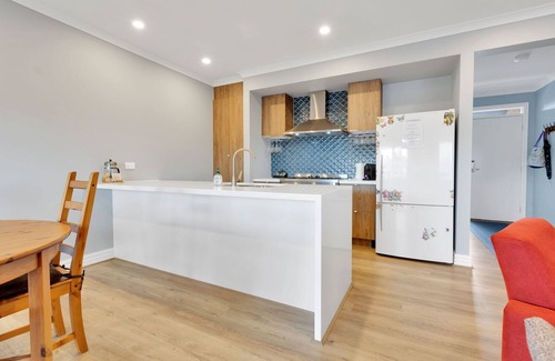 Paynesville House | Park Cottage - Create memories with the family, four-legged friends included