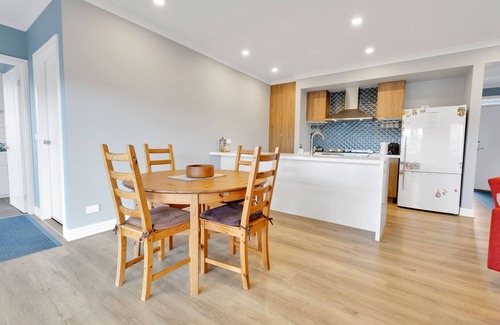 Paynesville House | Park Cottage - Create memories with the family, four-legged friends included