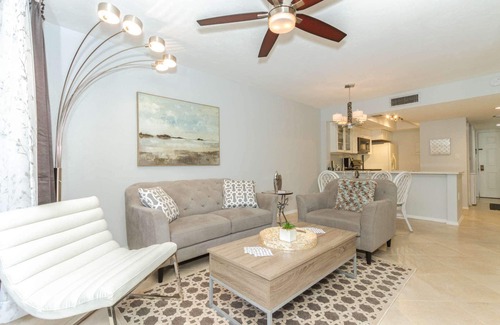 Park Shore Ski Chalet | Park Shore Resort- Fall Special; Renovated 1st.Flr.unit-Master Suite w/Direct Lanai Access