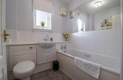 Motherwell Apartment | Park View-modern 2 bed apartment