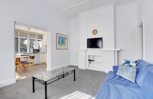 Glenelg Apartment | Park View Suite by the Beach