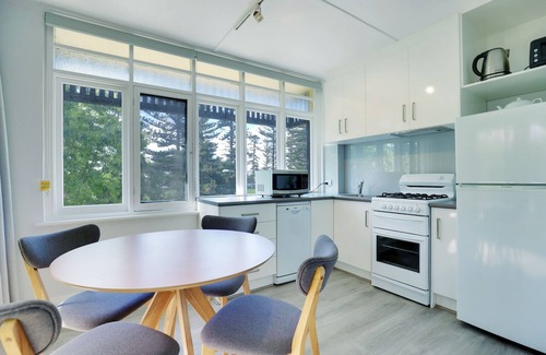 Glenelg Apartment | Park View Suite by the Beach