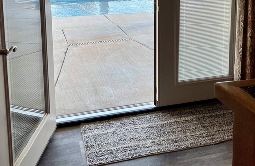 Parker Strip House | Parker Strip pool house with game room!