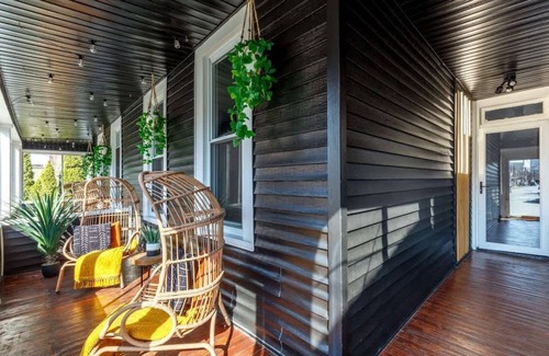 Italian Village House | Parking - Convention - Short North - King Bed