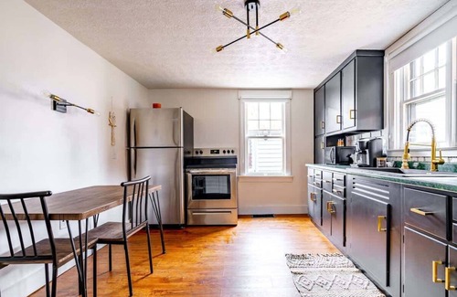Chillicothe House | Parking Free - Top Rated - PRIME Location - CLEAN