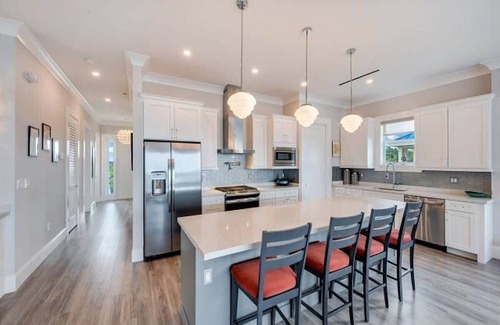 Key West House | Parking, Heated Pool, Pet Friendly - Seagate House