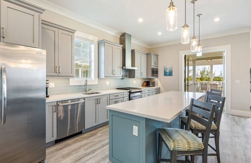 Key West House | Parking, Pool & Waterfront - Springtide House