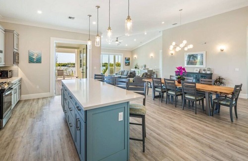 Key West House | Parking, Pool & Waterfront - Springtide House