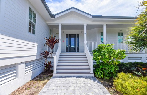 Key West House | Parking, Pool & Waterfront - Springtide House