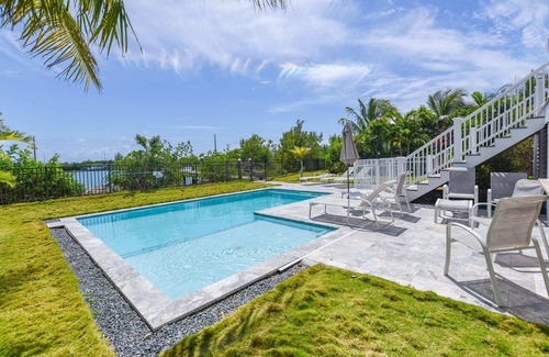 Key West House | Parking, Pool & Waterfront - Springtide House
