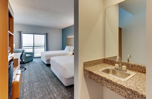 Traverse City Hotel | ParkShore Resort