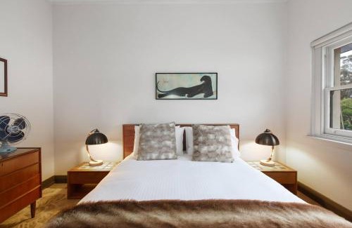 Parkville Apartment | Parkside Hideaway - Beautiful Art Deco near Zoo