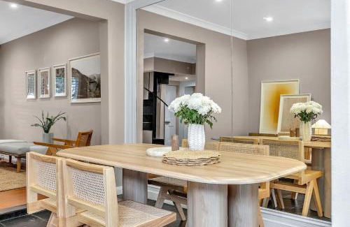 North Adelaide House | 'Parkstone' Modern Elegance near CBD & Zoo