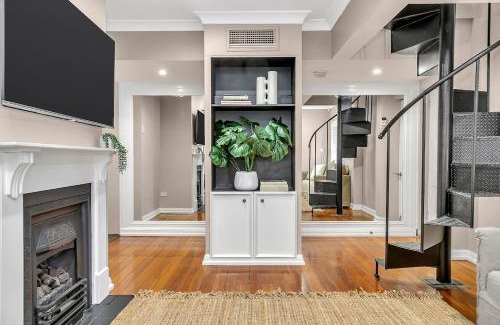 North Adelaide House | 'Parkstone' Modern Elegance near CBD & Zoo