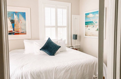 Edenton Bed & Breakfast | Parlay Room - Captain's Quarters Inn, Downtown Historic Edenton