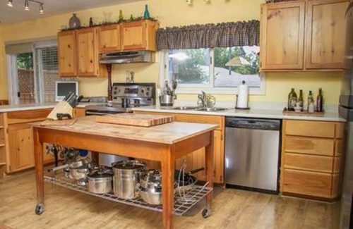The Bluff Cottage | Parlee Beach Vacation Home on the Bluff 5 minutes from the Beach